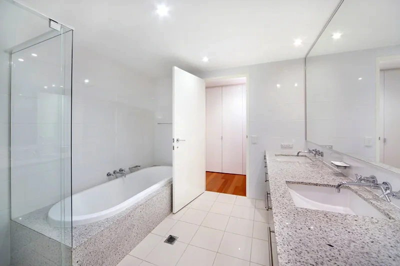 Elegant bathroom furnished to The Westprecinct Standard