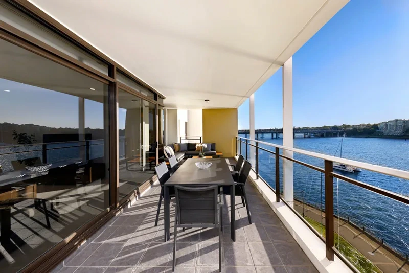 Balcony for alfresco dining off open-plan living in Rozelle